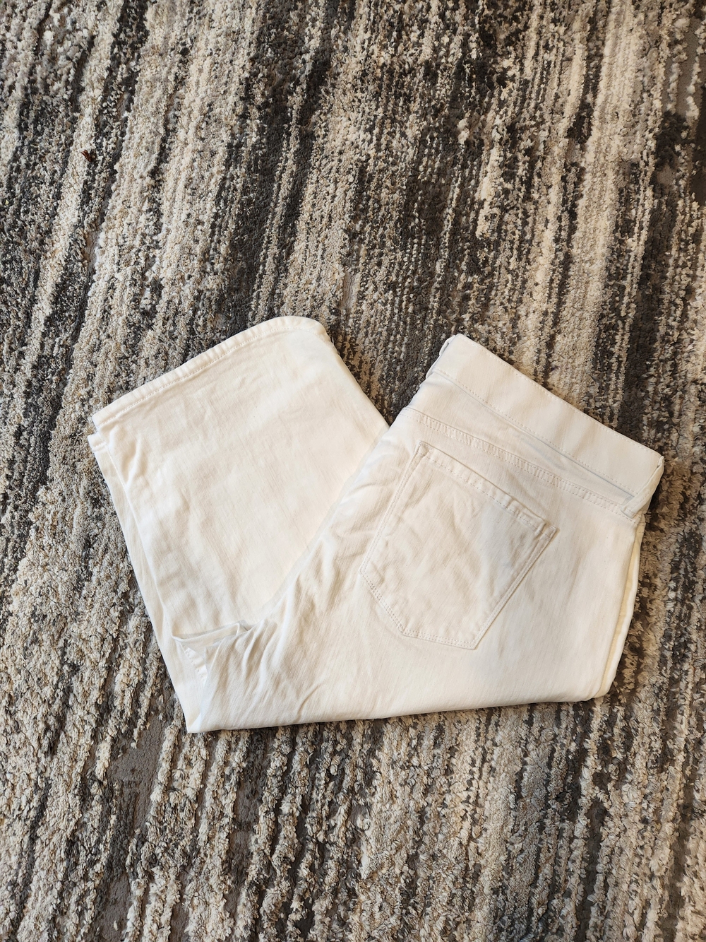 Gloria Vanderbilt Woman's Size 18 Straight Leg White Capri Jeans